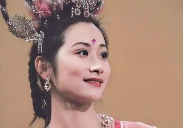Không dùng sức mạnh để áp đảo, Hạnh Tiên đại diện cho sự cám dỗ bằng tình cảm và cuộc sống an nhàn.