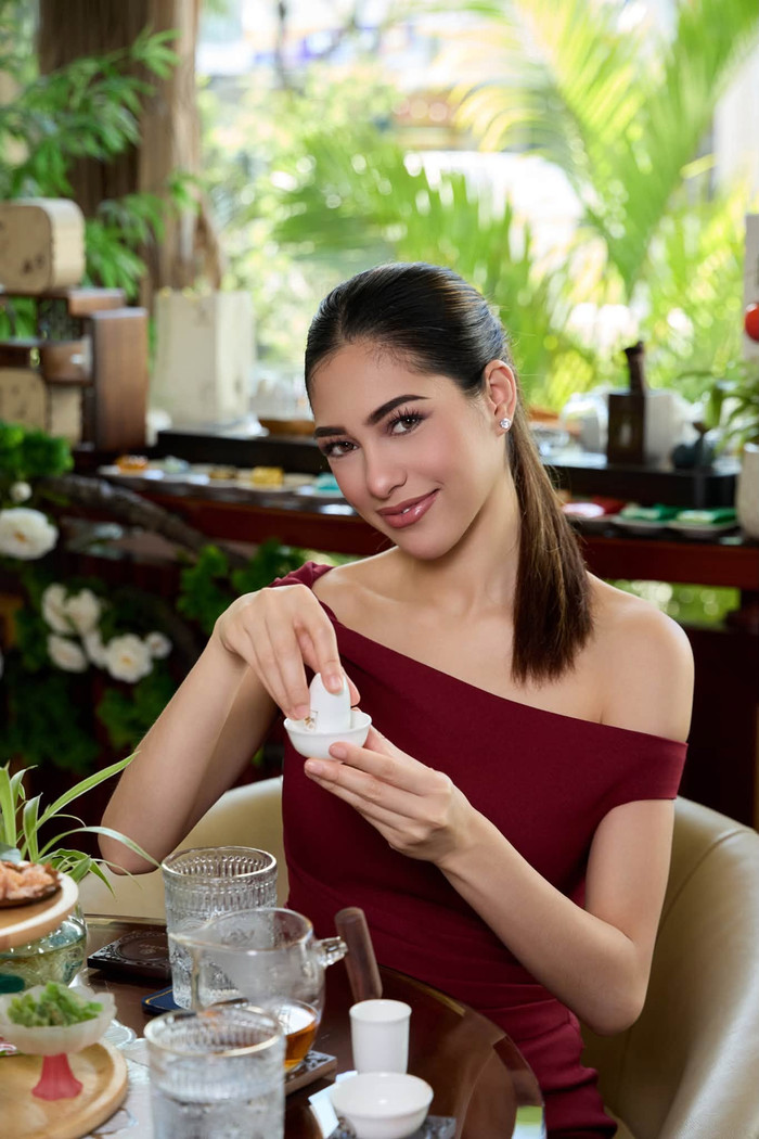 Á hậu Chelsea Fernandez khoe nhan sắc cực phẩm. (Nguồn: FBNV)