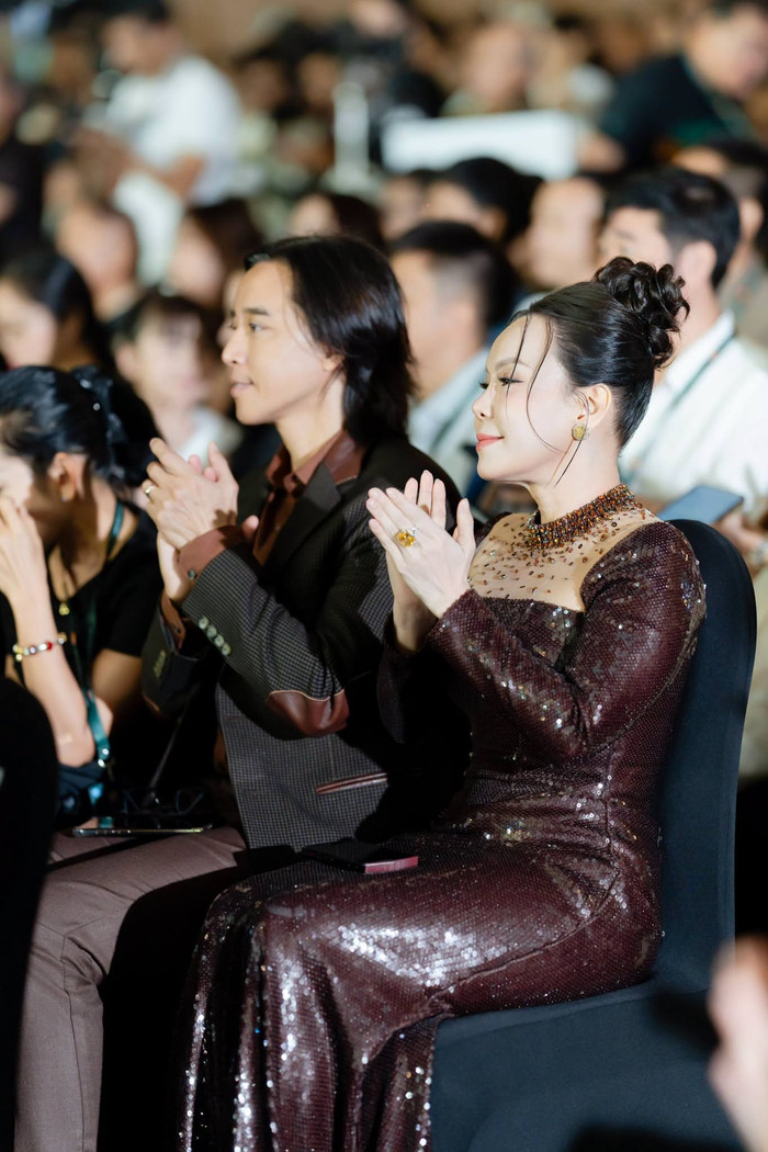 Ở tuổi 50, Việt Hương vẫn bền bỉ theo đuổi điện ảnh và không ngừng làm mới mình qua những vai diễn giàu cảm xúc. Ảnh: FBNV.