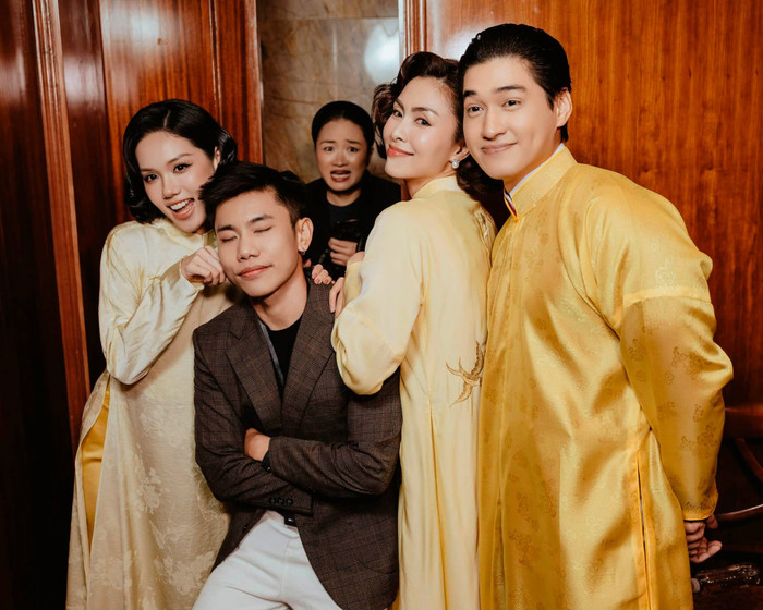 Tăng Thanh Hà thể hiện sự thân thiện, cởi mở với các đồng nghiệp tham gia dự án phim mới nhất. Ảnh: FBNV