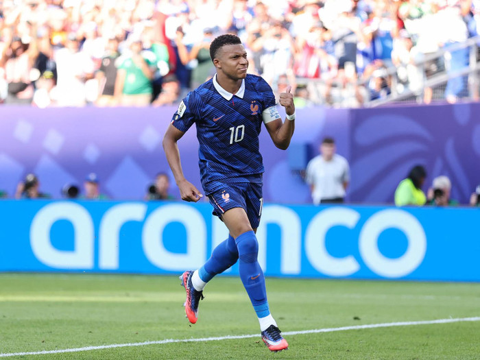 Mbappe ghi bàn trên chấm phạt đền, giúp tuyển Pháp vượt qua Paraguay để giành vé vào tứ kết World Cup 2026. Ảnh: FIFA