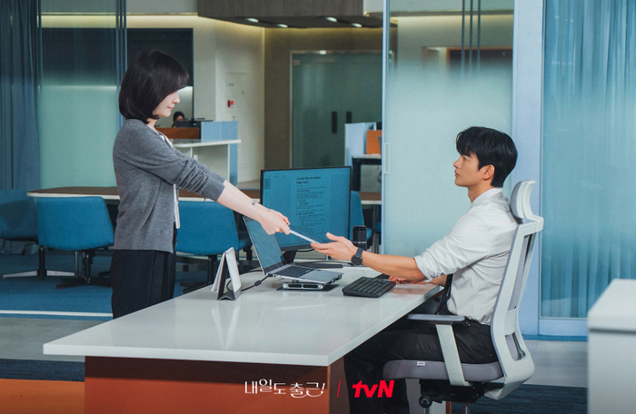 Ji Yoon bắt đầu tự hỏi vì sao mình lại &nbsp;thấy khó chịu khi vợ cũ Kang Si Woo gọi tên anh một ccash thân mật.&nbsp;