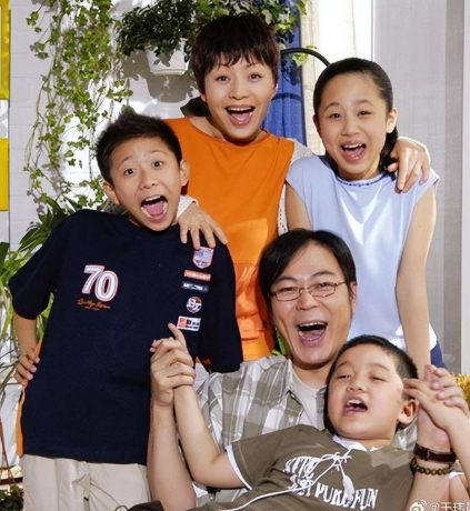 Bộ sitcom gia đình gắn liền với tuổi thơ của nhiều thế hệ khán giả Trung Quốc, đưa Dương Tử và Trương Nhất Sơn trở thành sao nhí đình đám.