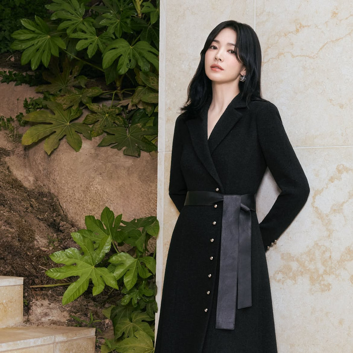 Vẻ ngoài thanh lịch, cùng thần thái sang trọng của Song Hye Kyo khiến nhiều khán giả ví cô 'đẹp như nữ thần'.