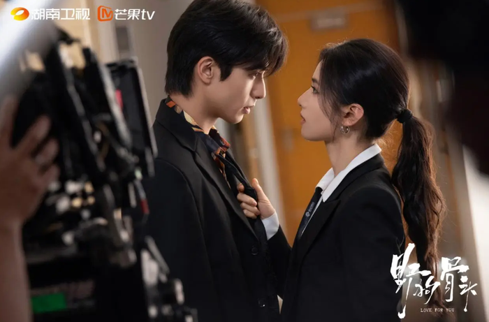 Tống Uy Long và Trương Tịnh Nghi được mong đợi trong Chó Hoang và Xương. Ảnh: Mango TV
