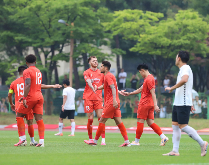 Chiến thắng 6-0 trước Siheung FC không quá quan trọng bằng cách ba cầu thủ gốc Brazil cùng tạo dấu ấn trong màu áo tuyển Việt Nam. Ảnh: VFF