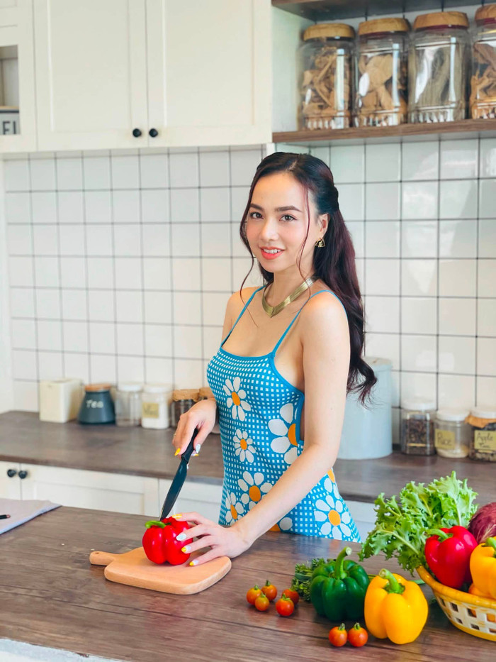 Cận cảnh thần thái tươi trẻ của mỹ nhân 8X ở tuổi 41. (Nguồn: FBNV)