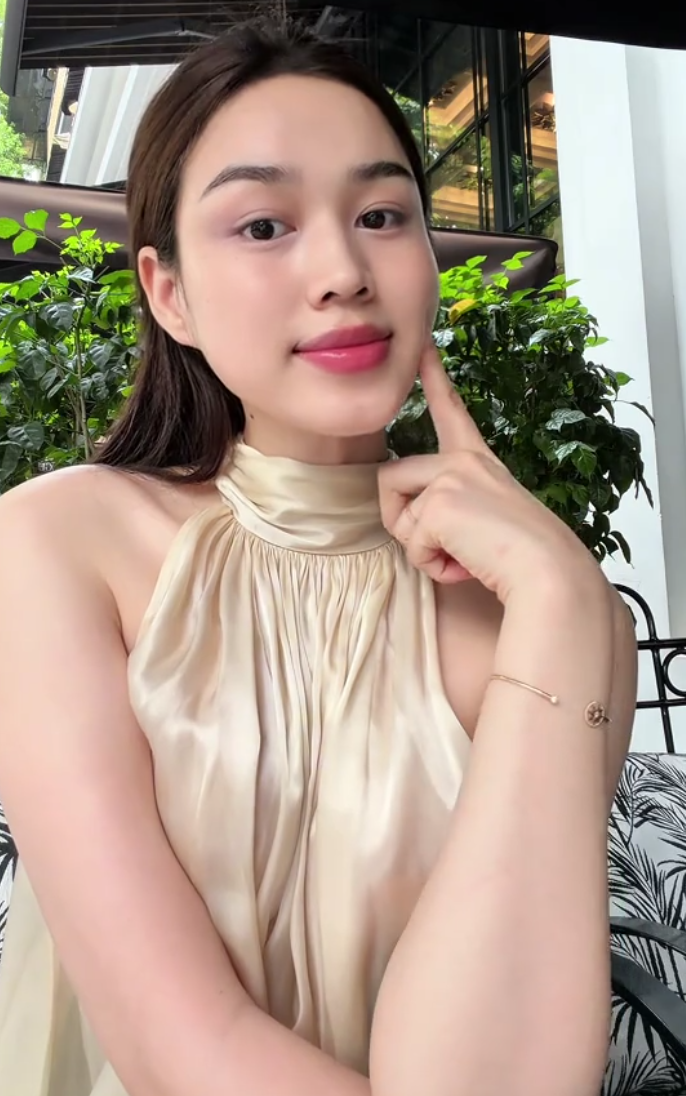 Đỗ Thị Hà rạng rỡ chia sẻ khoảnh khắc thường ngày. Nhiều khán giả để ý cô có phần đầy đặn hơn trước kia. Ảnh: Chụp màn hình