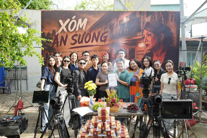 Việt Hương chính thức khai máy web series Xóm Ăn Sương, đánh dấu màn trở lại với dòng phim trực tuyến ngay sau khi liên tiếp gặt hái thành công ở điện ảnh. Ảnh: ĐPCC.