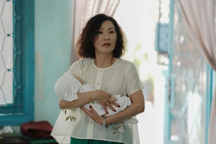 Hồng Đào với vai bà Khanh trong phim Cục Vàng Của Ngoại.