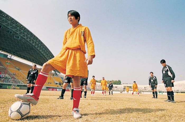 Châu Tinh Trì trong phim Đội Bóng Thiếu Lâm (2001).