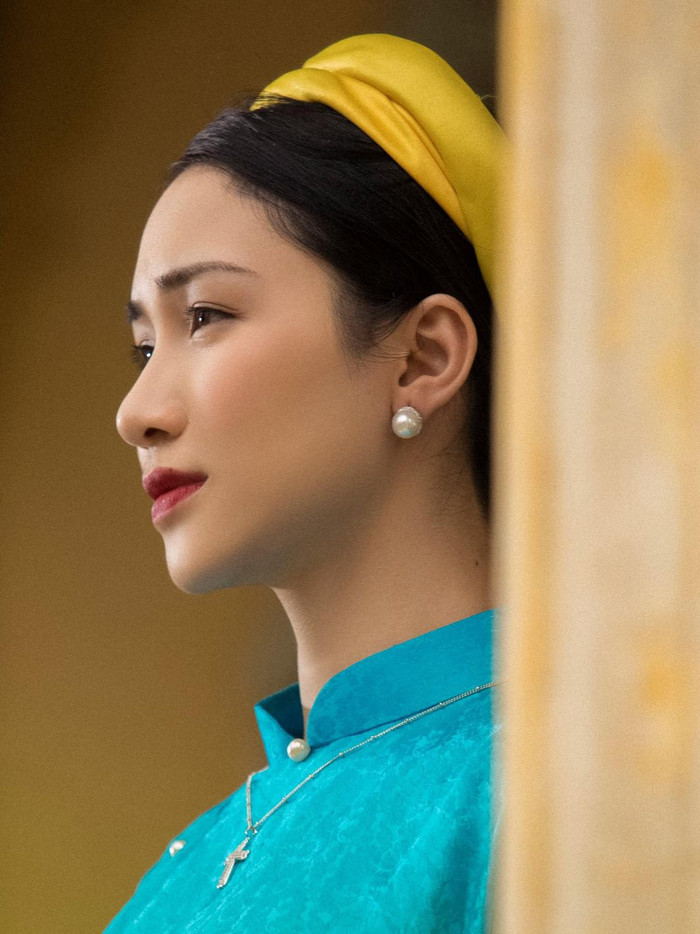 Diễn xuất của Hòa Minzy đã 'gỡ gạc' cho những tranh cãi trước đó về ngoại hình khi hóa thân vai Nam Phương Hoàng hậu.