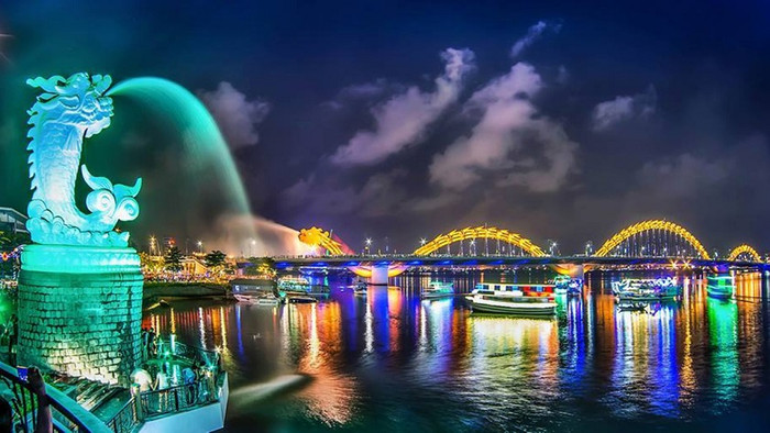 Vẻ đẹp về đêm ở 'quê hương thứ 2' của Hoa hậu Tiểu Vy Ảnh 2