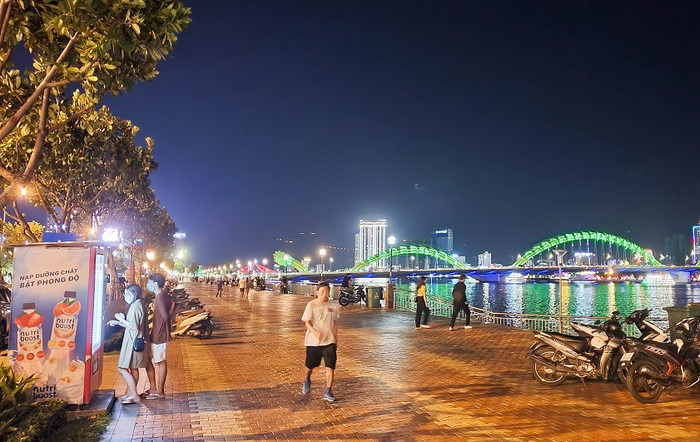 Vẻ đẹp về đêm ở 'quê hương thứ 2' của Hoa hậu Tiểu Vy Ảnh 5