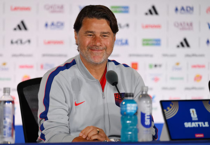 HLV Mauricio Pochettino đã công khai ủng hộ quyết định của FIFA về việc tạm hoãn thi hành án treo giò đối với tiền đạo Folarin Balogun trước trận gặp Bỉ tại vòng 1/8 World Cup 2026. Ảnh: Reuters