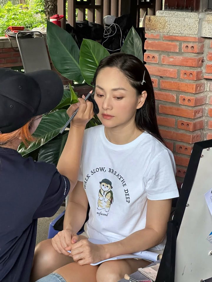 Diễn viên Lan Phương tiếp tục khiến người hâm mộ chú ý khi hé lộ những hình ảnh đầu tiên từ dự án mới. Ảnh: FBNV
