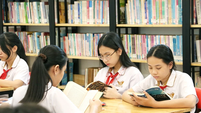 Mỗi học sinh được mượn 01 bộ sách giáo khoa đầy đủ các môn học&nbsp;
