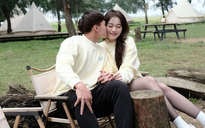 Cầu thủ Hồ Văn Cường hiện đang có cuộc hôn nhân viên mãn bên người vợ xinh đẹp.