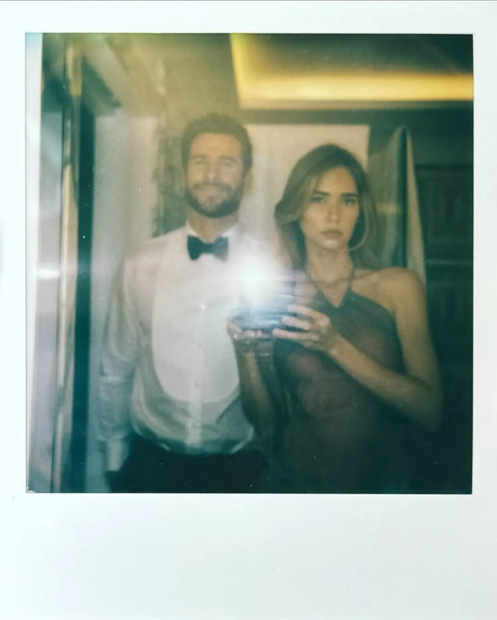 Liam Hemsworth dự đám cưới Taylor Swift cùng hôn thê Gabriella Brooks.