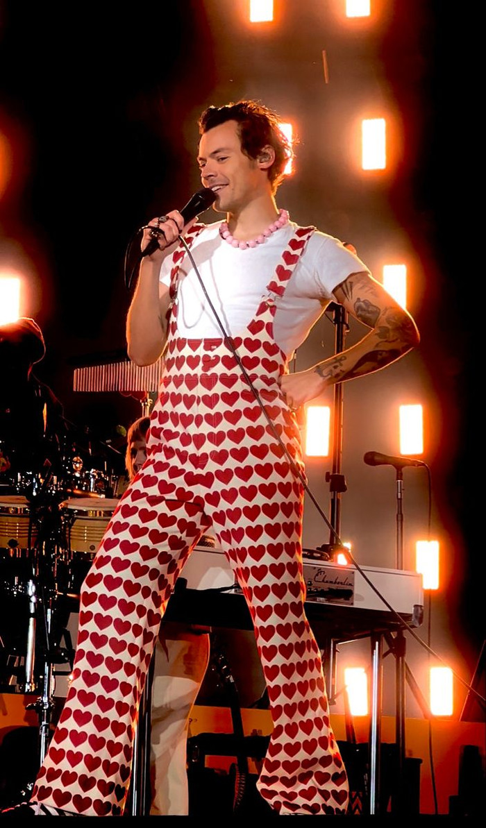 Harry Styles nghẹn ngào tưởng nhớ Liam Payne trong đêm cuối tại Wembley Ảnh 1