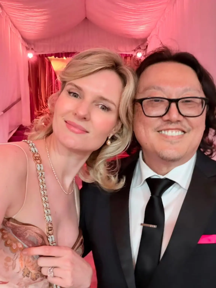Bản thân Joseph Kahn cũng chia sẻ một bức ảnh chụp cùng vợ là Lotte trên Instagram.&nbsp;