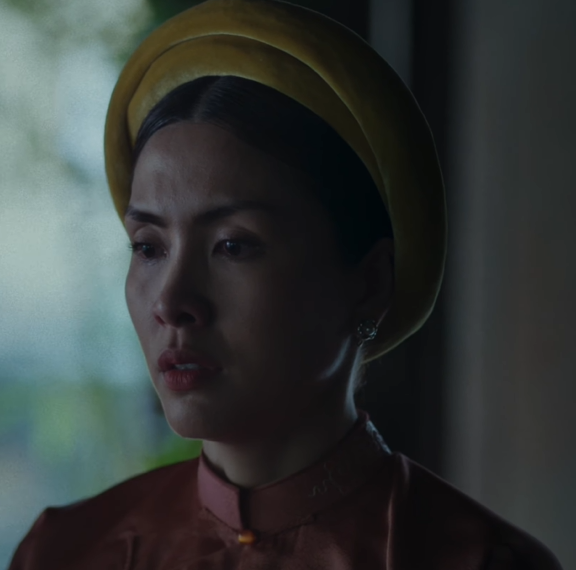 Tăng Thanh Hà trong vai Nam Phương Hoàng hậu.