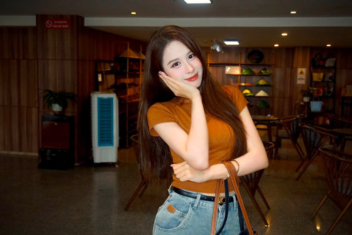 Á hậu Ngọc Hằng gây chú ý với giao diện đời thường cực cuốn. (Nguồn: FBNV)