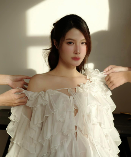 Diễm My 9X được đánh giá cao nhờ hình ảnh đẹp và sự bền bỉ với nghề diễn. Ảnh: FBNV