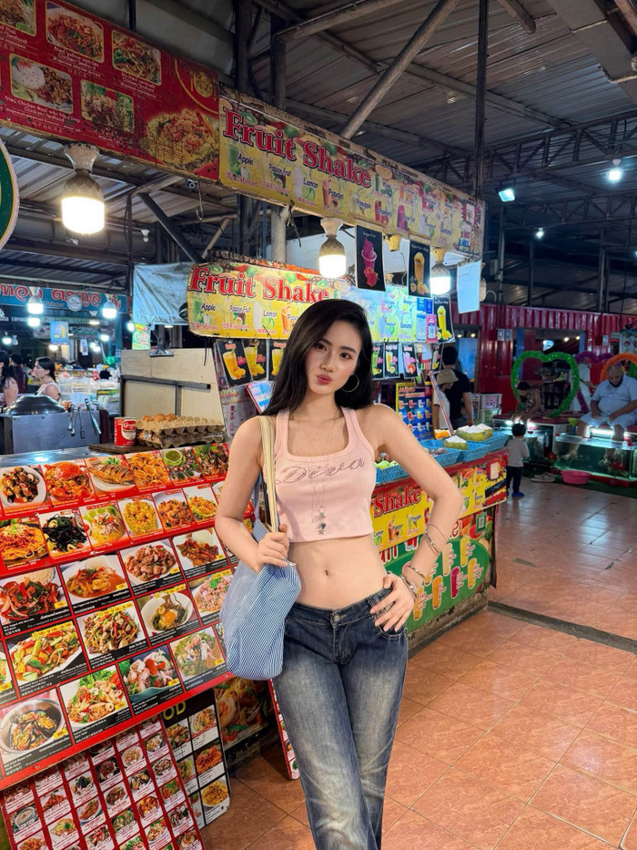 Hoa hậu Ý Nhi nửa kín nửa hở khoe ảnh du lịch Thái Lan.