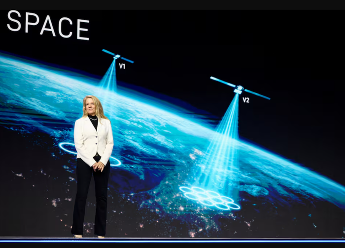 Chủ tịch SpaceX, Gwynne Shotwell, phát biểu trong bài diễn thuyết quan trọng tại Đại hội Thế giới Di động (MWC) năm 2026, ở Barcelona, ​​Tây Ban Nha. Ảnh: Reuters