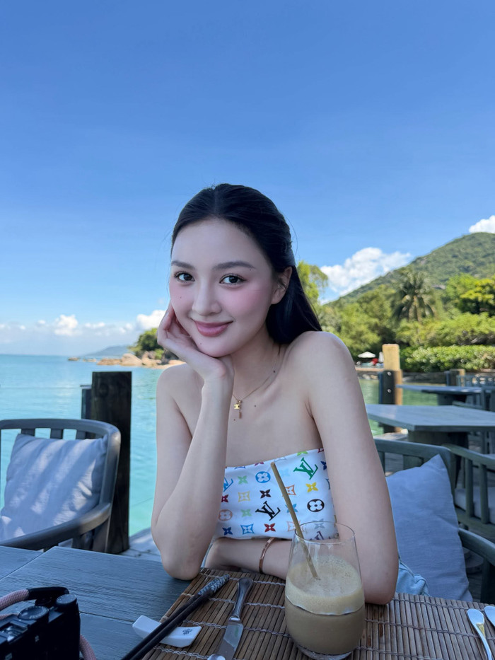 Nhan sắc Á hậu Cẩm Ly tiếp tục gây thương nhớ. (Nguồn: FBNV)