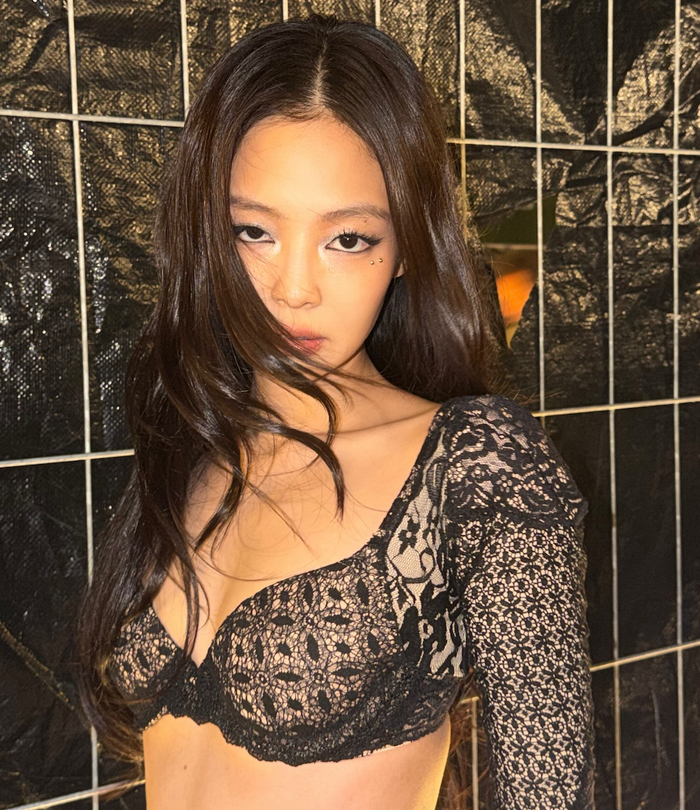 Jennie liên tiếp gặt hái nhiều thành công nhờ những bản hit đình đám. Ảnh: IGNV