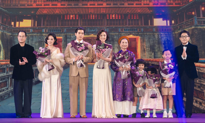 Phía ê kíp phim Hoàng Hậu Cuối Cùng chưa lên tiếng về câu chuyện trang phục nhân vật trong trailer đang gây bàn luận.