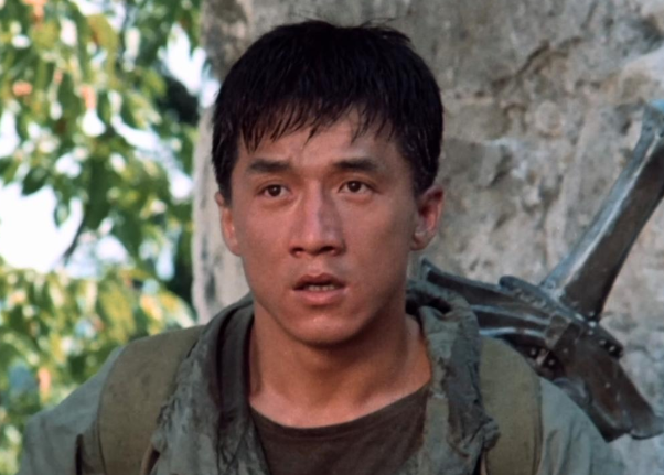 Tai nạn trên phim trường Armour of God năm 1986 là sự cố nghiêm trọng nhất trong sự nghiệp của Thành Long, khiến ông bị nứt hộp sọ và phải phẫu thuật khẩn cấp.