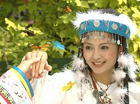 Hình ảnh bướm bay quanh Hàm Hương đã trở thành biểu tượng khó quên của Hoàn Châu Cách Cách.