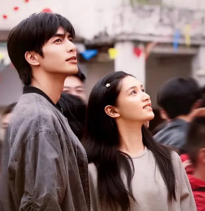 Tống Uy Long và Trương Tịnh Nghi trong Chó Hoang Và Xương lại gây ấn tượng nhờ ngoại hình nổi bật.&nbsp;Ảnh: Weibo