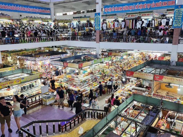 Theo chân Mỹ Tâm, khám phá những khu chợ ẩm thực làm nên nhịp sống Đà Nẵng Ảnh 5