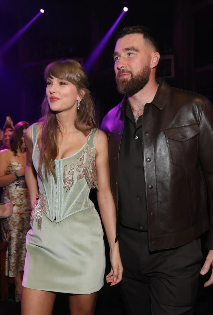Taylor Swift và Travis Kelce chính thức tổ chức hôn lễ tại Madison Square Garden vào ngày 4/7, với sự góp mặt của khoảng 1.000 khách mời.