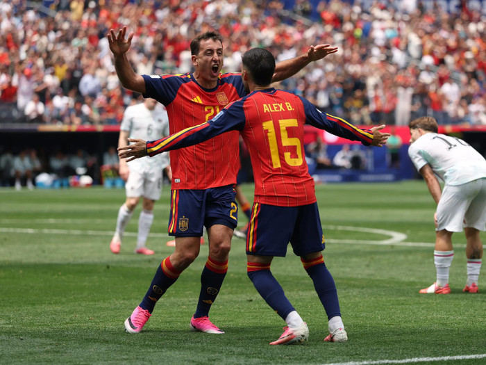 Tây Ban Nha vươn lên vị trí thứ hai. Ảnh: FIFA