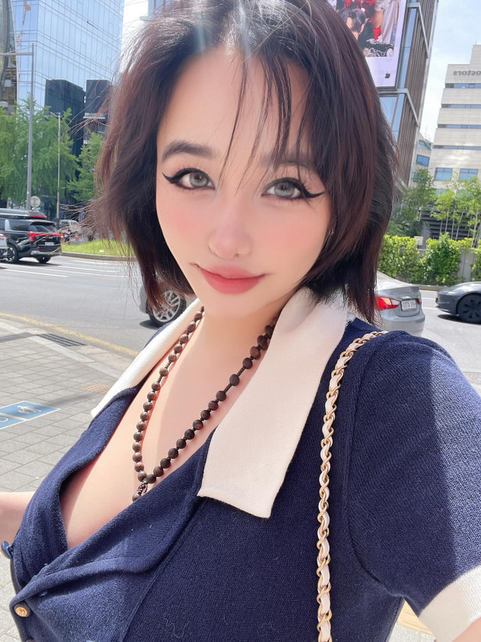 Park Bom thông báo định hướng mới trong sự nghiệp. (Nguồn: Instagram nhân vật)