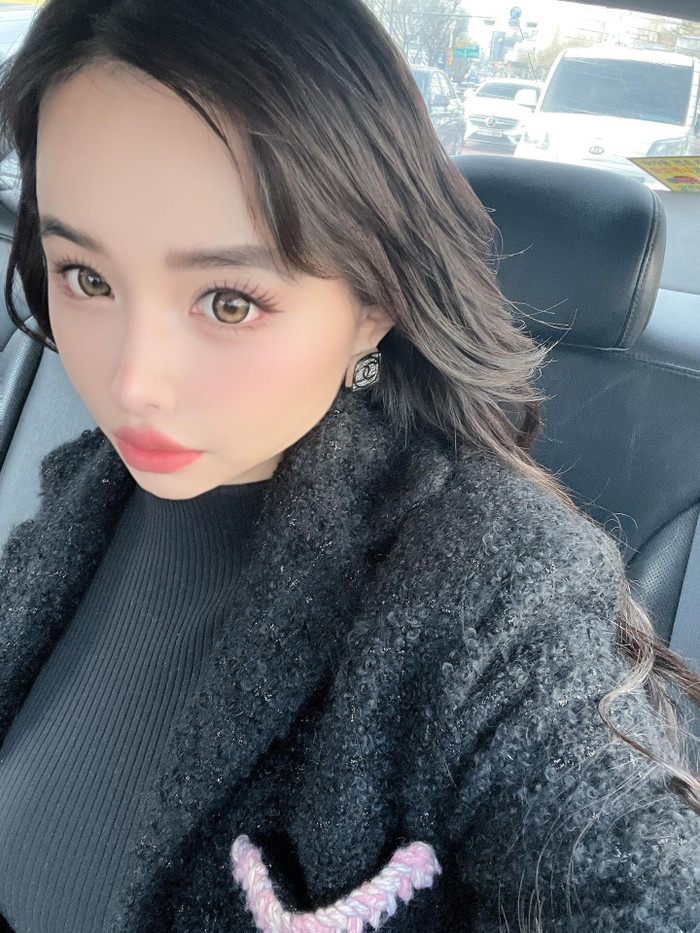 Park Bom sẽ trực tiếp thu âm ca khúc do mình sáng tác. (Nguồn: Instagram nhân vật)