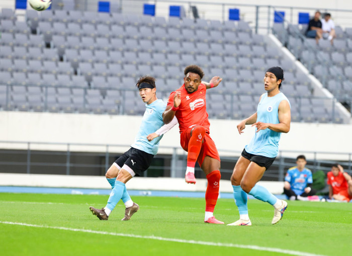 Nguyễn Xuân Son ghi bàn quyết định, giúp tuyển Việt Nam đánh bại Yongin FC 2-1 trong trận giao hữu tại Hàn Quốc. Ảnh: VFF