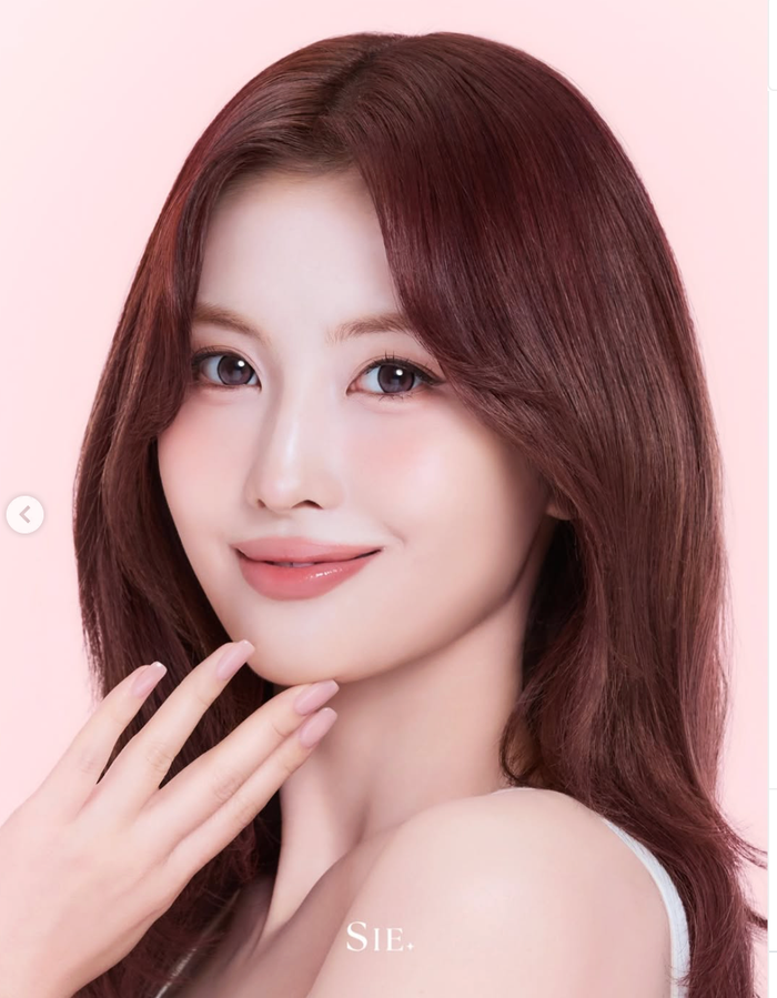 Momo (TWICE) gây sốt với ảnh cận mặt, nhan sắc không tì vết như AI Ảnh 2