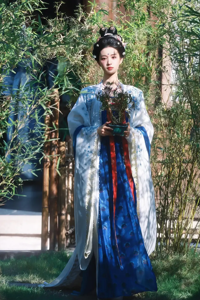 Vương Sở Nhiên thường được gọi là 'tiểu Lưu Diệc Phi' hay 'thần tiên tỷ tỷ thế hệ mới'. (Ảnh: Sohu)