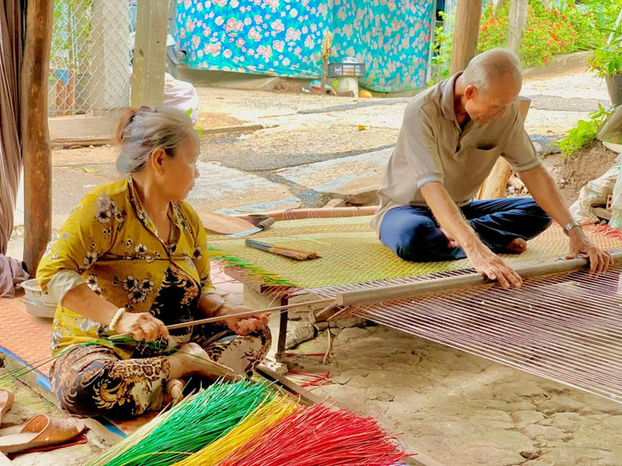 Làng chiếu Định Yên