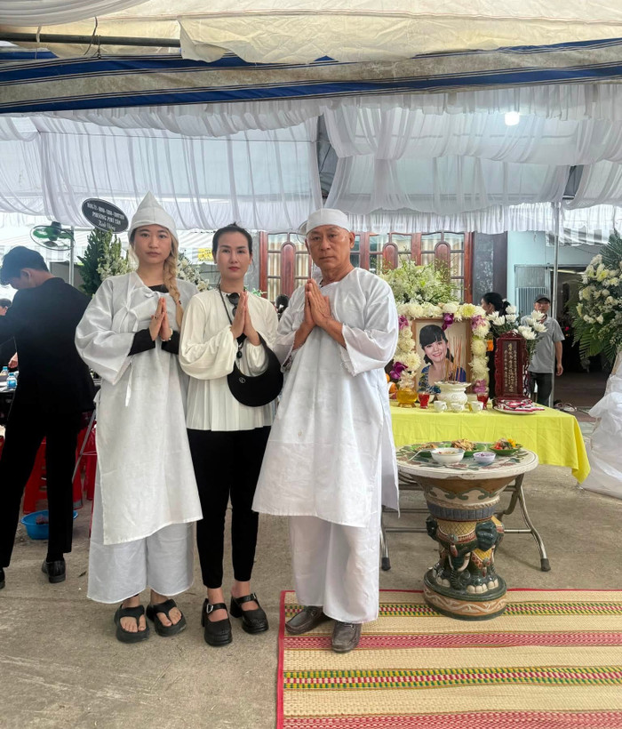 Ca sĩ Võ Hạ Trâm chia buồn cùng thầy là NSND Tạ Minh Tâm.