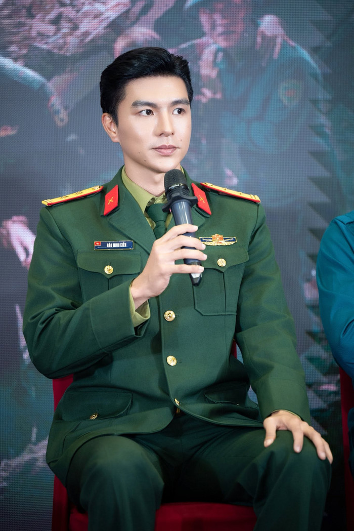 Sau dấu ấn từ Mưa Đỏ, Steven Nguyễn liên tục góp mặt trong nhiều dự án điện ảnh và truyền hình quy mô lớn. Ảnh: FBNV.
