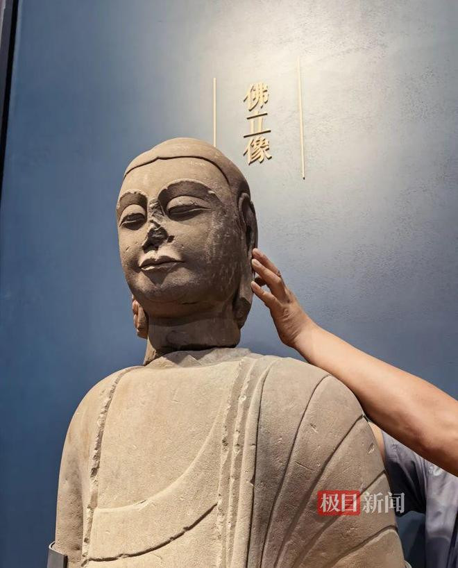Người đàn ông đào đất gần trại lợn, không ngờ tìm thấy 'báu vật' thất lạc suốt 1.400 năm Ảnh 3