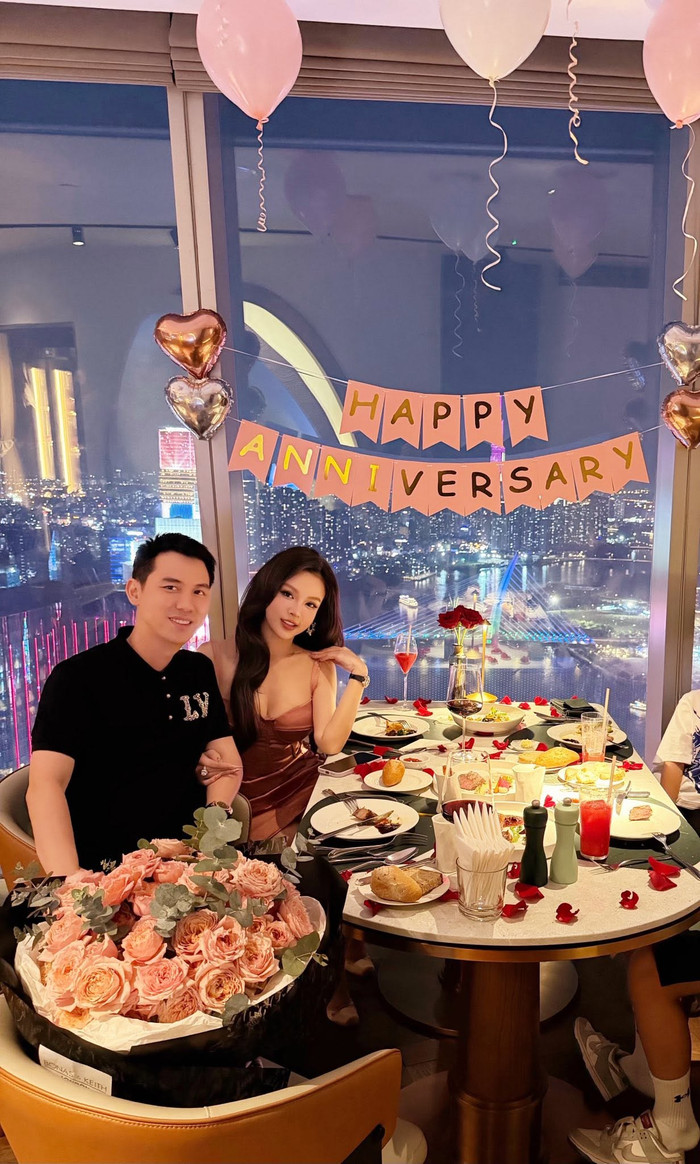 Huyền Baby kỷ niệm 13 năm ngày cưới bên ông xã doanh nhân. (Ảnh: FBNV)