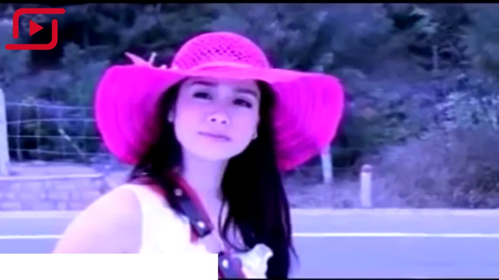 Nhật Kim Anh thời ra mắt MV Lâu đài cát, bản hit đình đám sự nghiệp của cô.